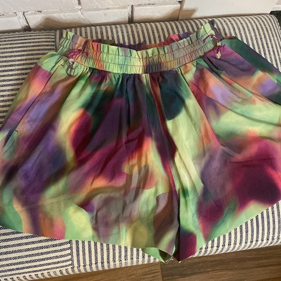 Athleta KEYS ENLIGHTEN UP FLUTTER SHORT - Picture 4 of 9